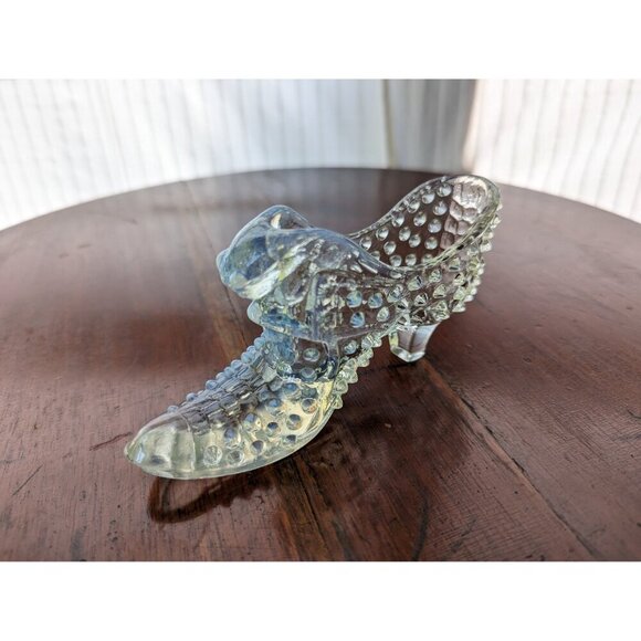 Vintage Fenton opalescent hobnail dress shoe, pearlescent cat head glass slipper - Picture 5 of 8